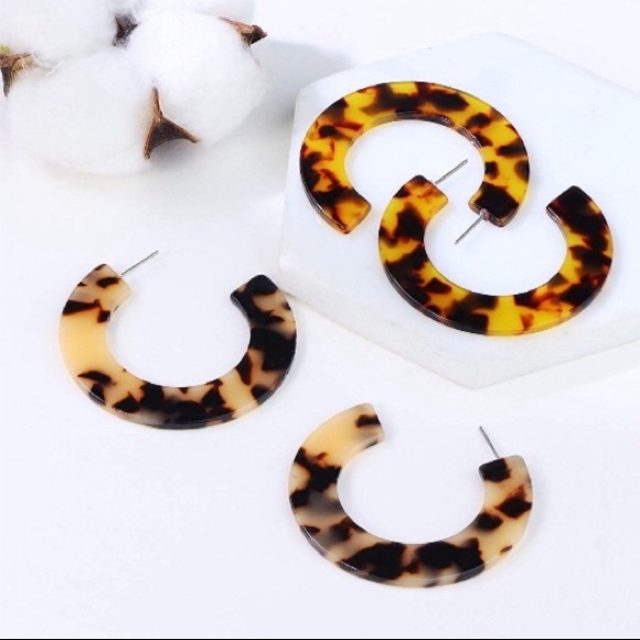 Jewelry - Designer tortoise • Acrylic hoops